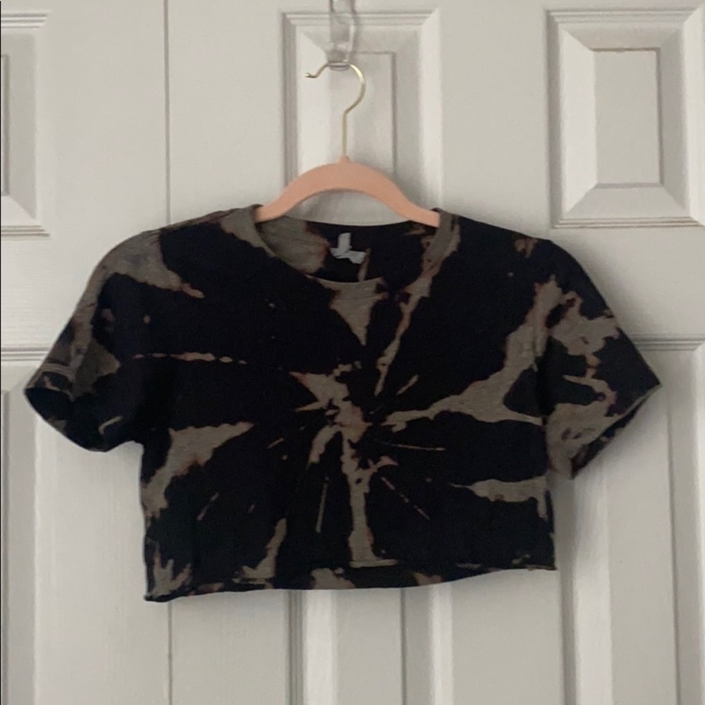 Acid wash super crop tee